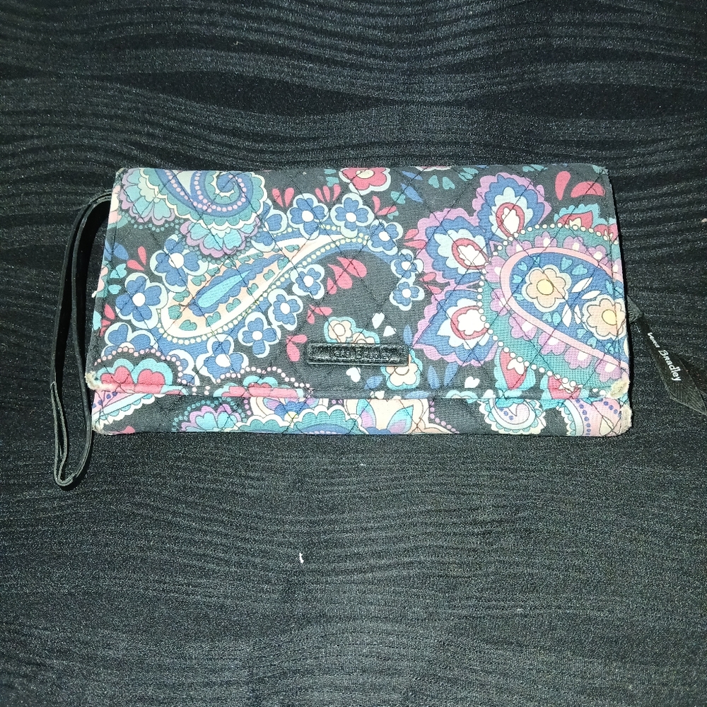Vera Bradley Haymarket Paisley Trifold Wallet magnetic closure (121424D)